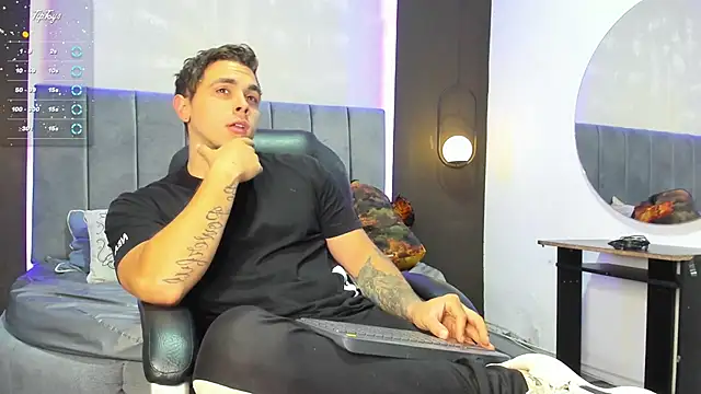 Snapshot of Liam_walk_ chatting on 09-08-25, 09:03 Liam walk online show from 09-08-25, 09:03