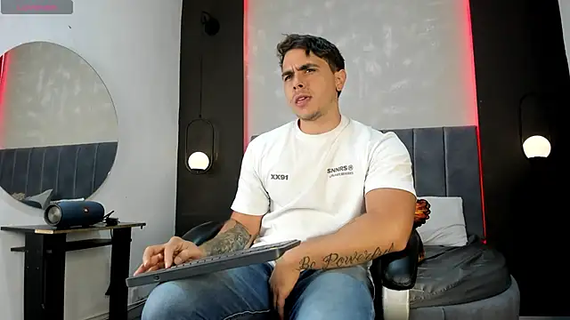 Snapshot of Liam_walk_ chatting on 10-06-25, 08:06 Liam walk online show from 10-06-25, 08:06