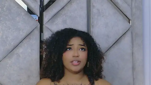 Cristal-Jonnes online show from 04-06-26, 04:46