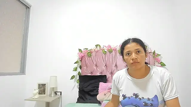 Snapshot of ivy_moon05 chatting on 09-30-25, 05:40 ivy moon05 online show from 09-30-25, 05:40