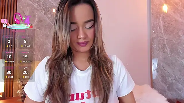 Snapshot of Emma_hunter_ chatting on 10-06-25, 03:48 Emma hunter online show from 10-06-25, 03:48