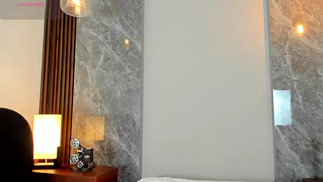 Snapshot of Emma_hunter_ chatting on 10-17-25, 08:11 Emma hunter online show from 10-17-25, 08:11