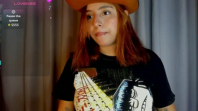 Snapshot of artemish__ chatting on 10-08-25, 03:37 artemish online show from 10-08-25, 03:37