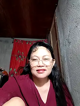 Everleigh mom online show from 11-17-25, 07:52