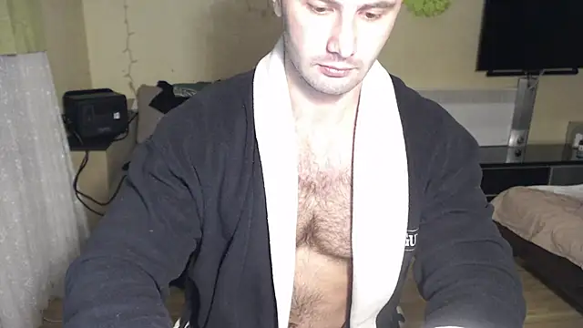 Snapshot of muscle_uncut chatting on 12-17-25, 04:40 muscle uncut online show from 12-17-25, 04:40