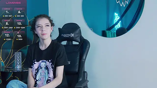 Snapshot of RavennMoonn chatting on 09-13-25, 07:46 RavennMoonn online show from 09-13-25, 07:46