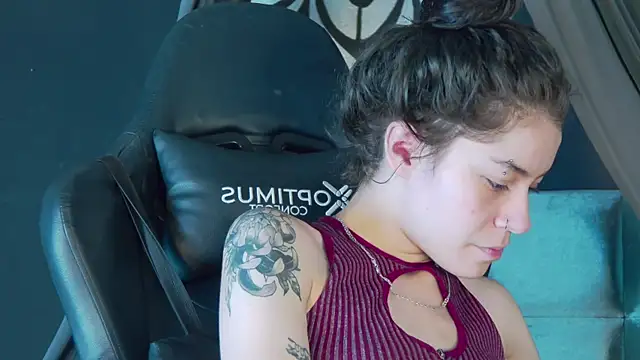 Snapshot of RavennMoonn chatting on 09-22-25, 08:00 RavennMoonn online show from 09-22-25, 08:00