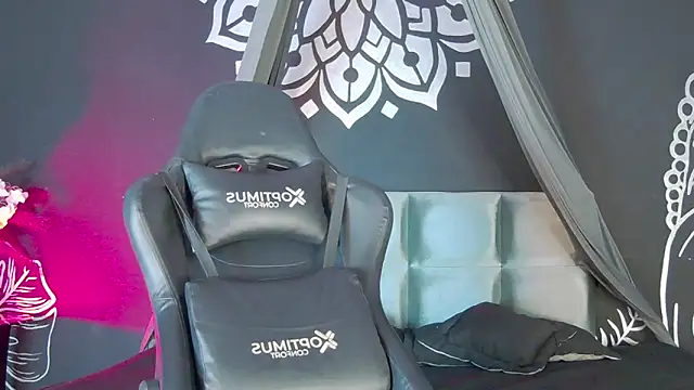 Snapshot of RavennMoonn chatting on 09-25-25, 08:56 RavennMoonn online show from 09-25-25, 08:56