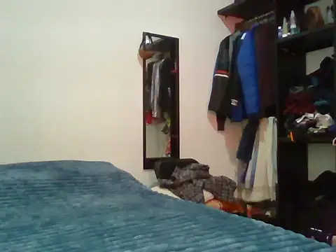 Snapshot of Barrx0018 chatting on 12-17-25, 05:41 Barrx0018 online show from 12-17-25, 05:41