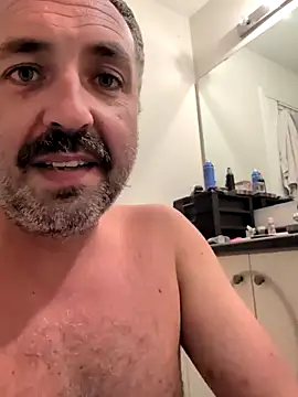 Snapshot of cloudymatt chatting on 09-18-25, 04:58 cloudymatt online show from 09-18-25, 04:58