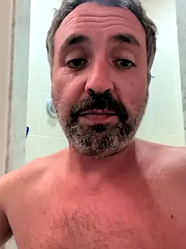 Snapshot of cloudymatt chatting on 10-11-25, 09:02 cloudymatt online show from 10-11-25, 09:02