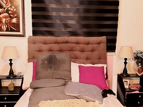 UrnextDoorTS online show from 12-15-25, 01:21