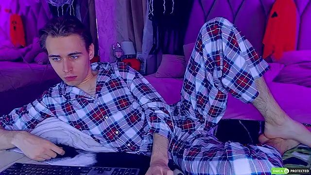 WilliamDyson online show from 10-20-25, 03:07