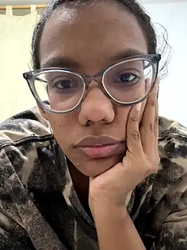 Snapshot of Valen1800 chatting on 10-14-25, 01:17 Valen1800 online show from 10-14-25, 01:17