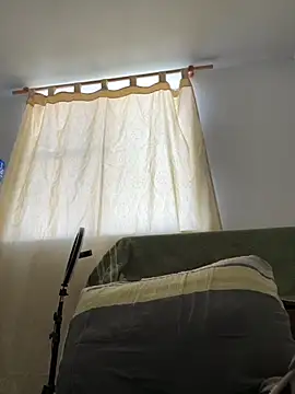 Snapshot of Valen1800 chatting on 10-15-25, 07:03 Valen1800 online show from 10-15-25, 07:03