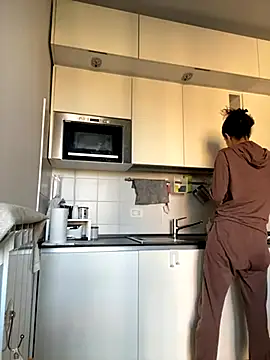 Snapshot of Sora_pasquale chatting on 09-30-25, 07:13 Sora pasquale online show from 09-30-25, 07:13