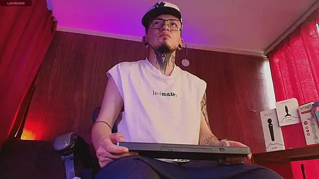 tyler jones  online show from 06-28-26, 03:18
