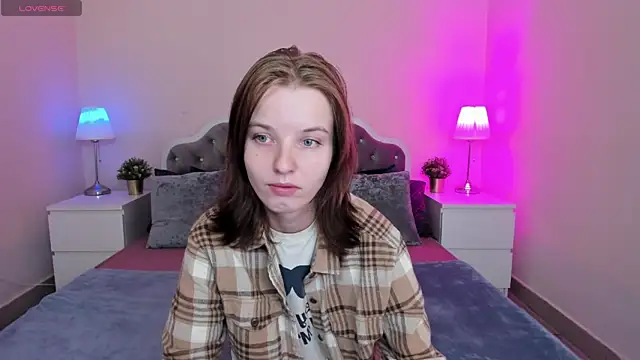 Snapshot of Madelaineses chatting on 09-13-25, 09:42 Madelaineses online show from 09-13-25, 09:42