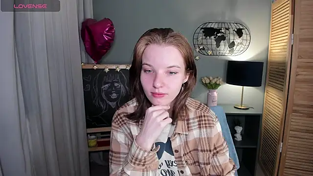 Snapshot of Madelaineses chatting on 09-14-25, 08:57 Madelaineses online show from 09-14-25, 08:57