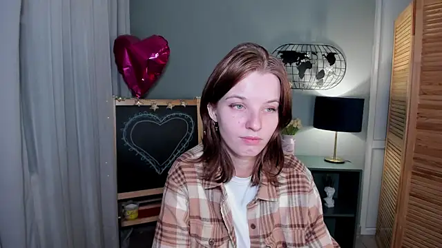 Snapshot of Madelaineses chatting on 09-20-25, 08:15 Madelaineses online show from 09-20-25, 08:15