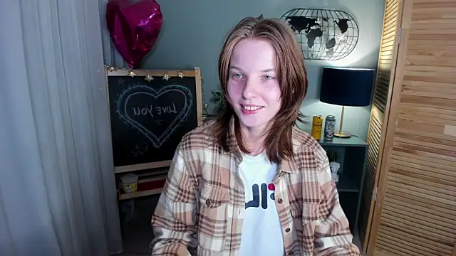 Snapshot of Madelaineses chatting on 10-04-25, 02:59 Madelaineses online show from 10-04-25, 02:59