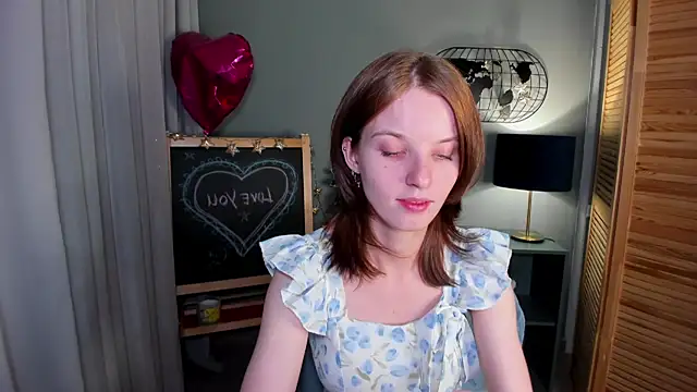 Snapshot of Madelaineses chatting on 10-05-25, 10:46 Madelaineses online show from 10-05-25, 10:46