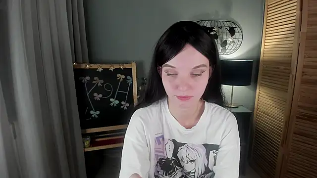 Snapshot of Madelaineses chatting on 11-19-25, 08:47 Madelaineses online show from 11-19-25, 08:47