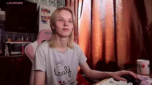 Madelaineses online show from 06-12-26, 08:02