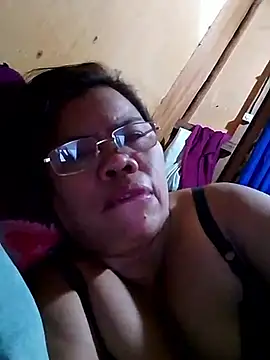 Snapshot of Huge_mama69 chatting on 09-10-25, 07:41 Huge mama69 online show from 09-10-25, 07:41