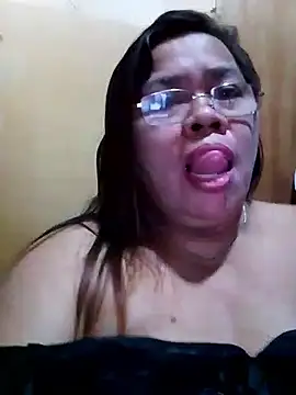 Snapshot of Huge_mama69 chatting on 09-15-25, 07:36 Huge mama69 online show from 09-15-25, 07:36