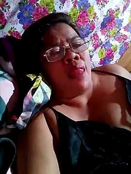 Snapshot of Huge_mama69 chatting on 09-21-25, 07:59 Huge mama69 online show from 09-21-25, 07:59