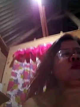 Snapshot of Huge_mama69 chatting on 10-19-25, 01:45 Huge mama69 online show from 10-19-25, 01:45