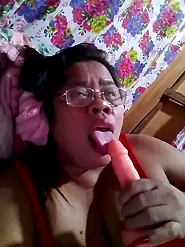 Snapshot of Huge_mama69 chatting on 10-22-25, 01:17 Huge mama69 online show from 10-22-25, 01:17