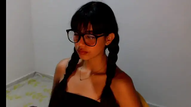 Snapshot of meganmiauu chatting on 06-14-26, 06:43 meganmiauu online show from 06-14-26, 06:43