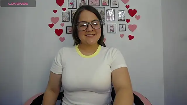 Snapshot of Pregnant_Kloe chatting on 06-24-26, 07:35 Pregnant Kloe online show from 06-24-26, 07:35