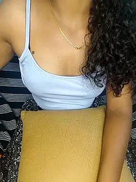 Snapshot of Tamilpallavi chatting on 09-18-25, 05:53 Tamilpallavi online show from 09-18-25, 05:53