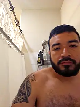 Snapshot of Lb228w chatting on 05-01-26, 03:33 Lb228w online show from 05-01-26, 03:33