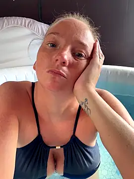 JustYourNormalCouple online show from 09-16-25, 01:23