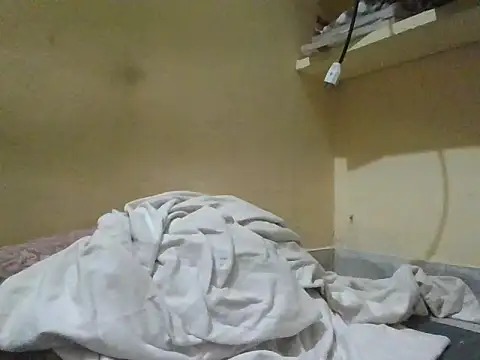 Snapshot of ahhnatti chatting on 04-29-26, 03:05 ahhnatti online show from 04-29-26, 03:05