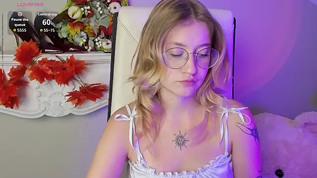 Snapshot of Nerissa_xo chatting on 09-28-25, 08:03 Nerissa xo online show from 09-28-25, 08:03
