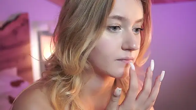 Snapshot of Nerissa_xo chatting on 10-23-25, 08:18 Nerissa xo online show from 10-23-25, 08:18