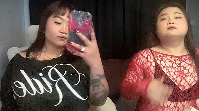 Snapshot of Bella_Bumzyyy chatting on 11-19-25, 04:34 Bella Bumzyyy online show from 11-19-25, 04:34