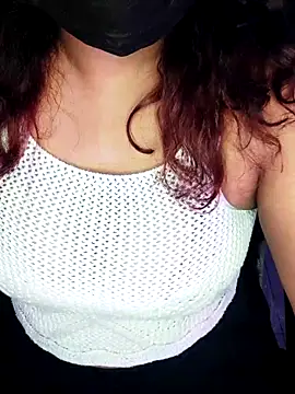 Snapshot of darling_devil chatting on 11-26-25, 05:47 darling devil online show from 11-26-25, 05:47