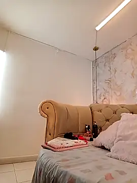 nathaliamiller online show from 12-18-25, 07:31