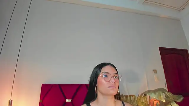 Snapshot of LunaAspen_ chatting on 11-11-25, 05:46 LunaAspen online show from 11-11-25, 05:46