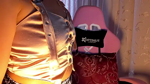 Snapshot of MelanyOconner chatting on 09-17-25, 03:57 MelanyOconner online show from 09-17-25, 03:57