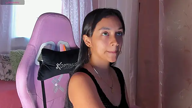 Snapshot of MelanyOconner chatting on 10-23-25, 02:38 MelanyOconner online show from 10-23-25, 02:38