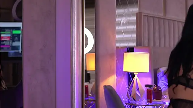 Snapshot of FrancescaDante chatting on 10-14-25, 06:25 FrancescaDante online show from 10-14-25, 06:25