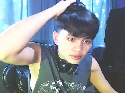 Snapshot of Alexx_143 chatting on 09-24-25, 04:05 Alexx 143 online show from 09-24-25, 04:05