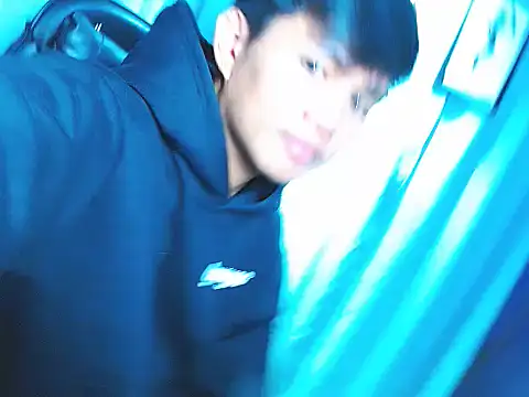 Snapshot of Alexx_143 chatting on 12-21-25, 03:52 Alexx 143 online show from 12-21-25, 03:52